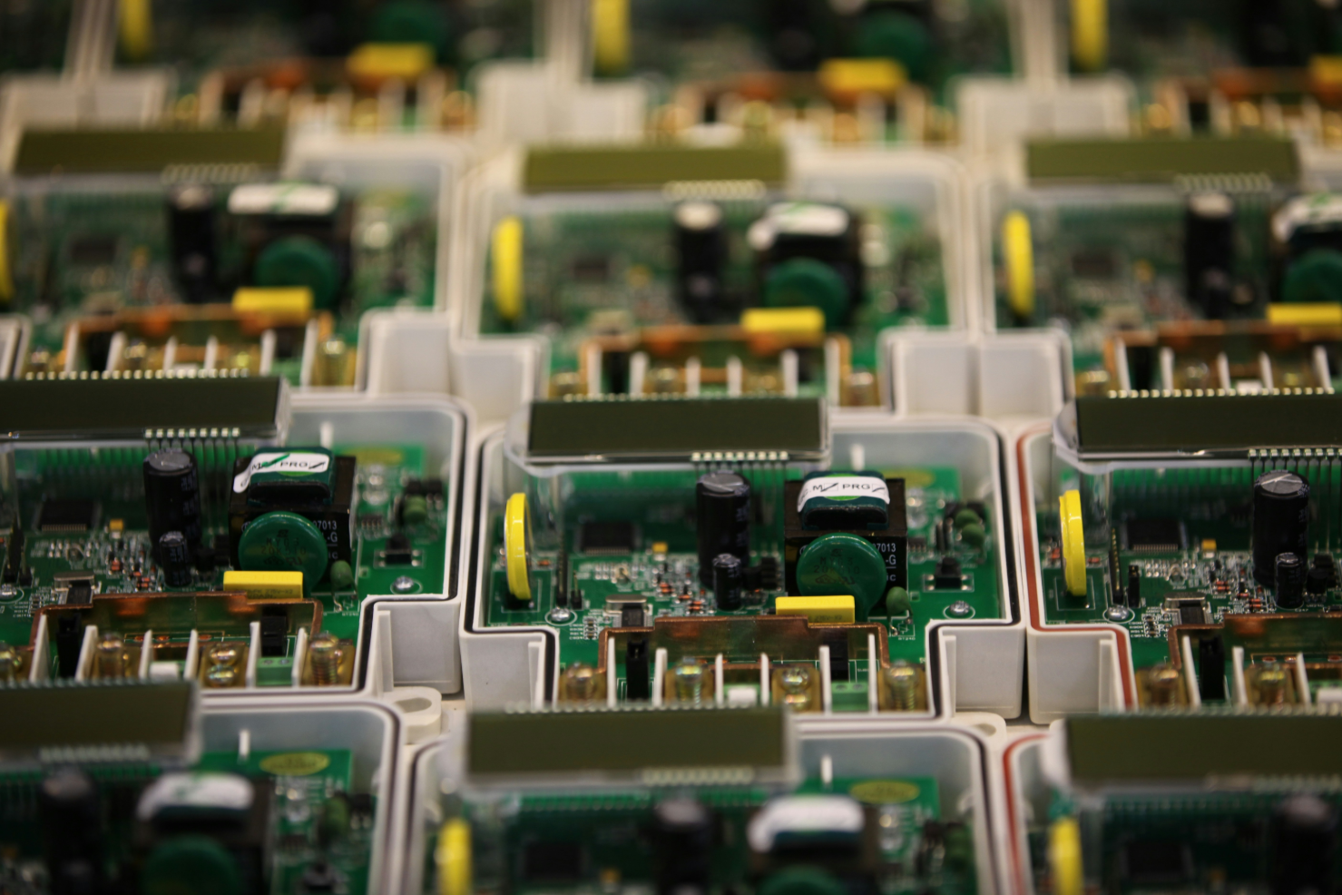 How to Choose the Right PCB Assembly Manufacturer for Your Project