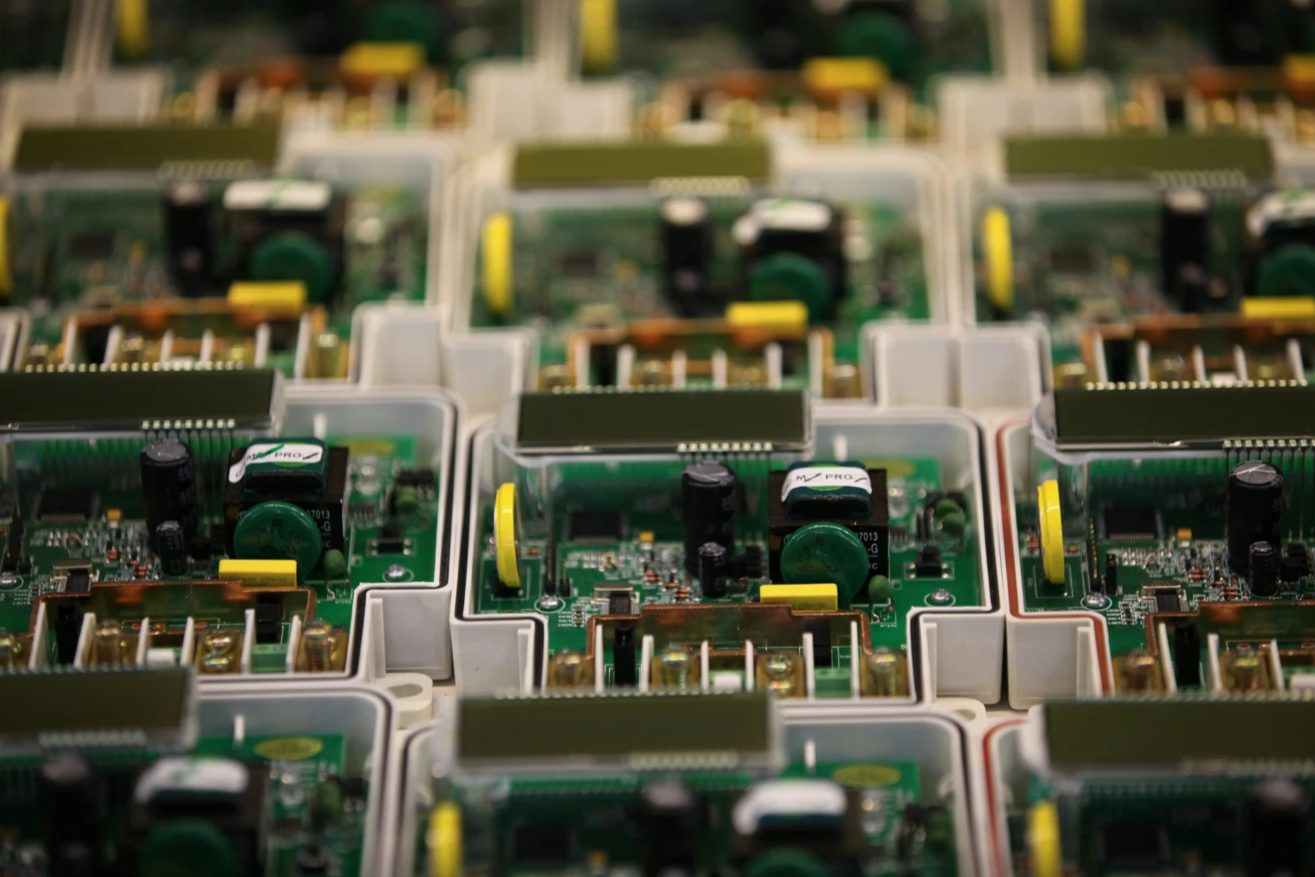 How to Choose the Right PCB Assembly Manufacturer for Your Project