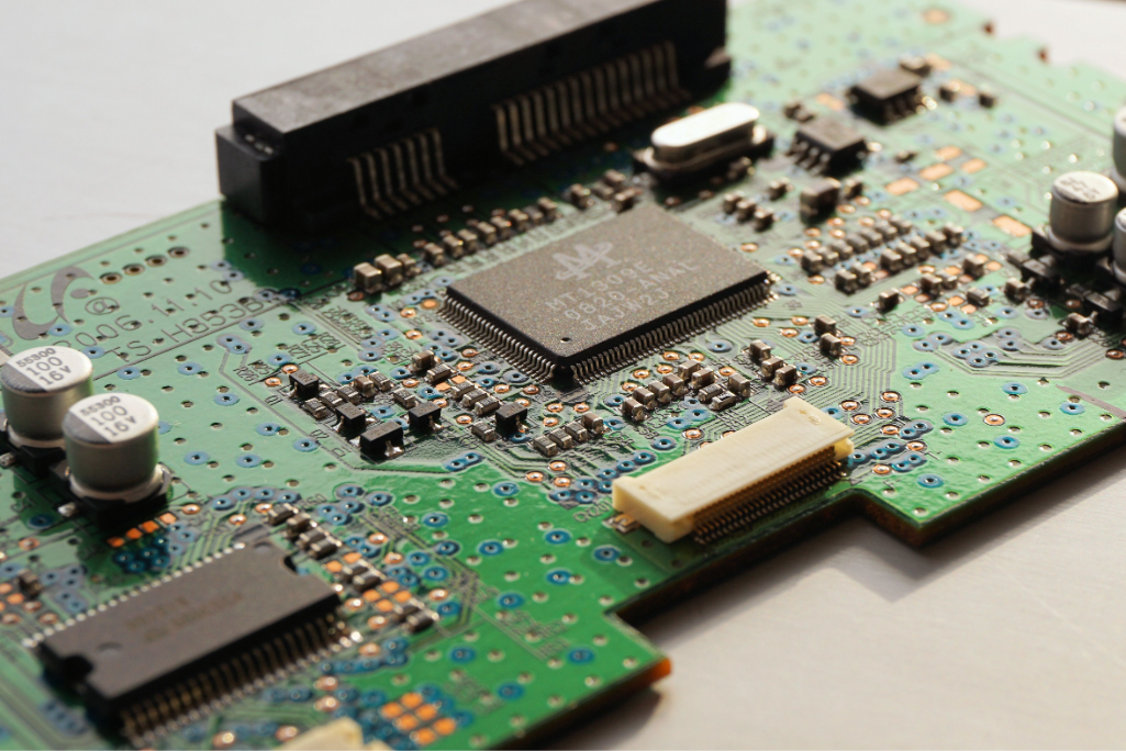 SMT vs DIP vs Mixed PCB Assembly in One-Stop Manufacturing